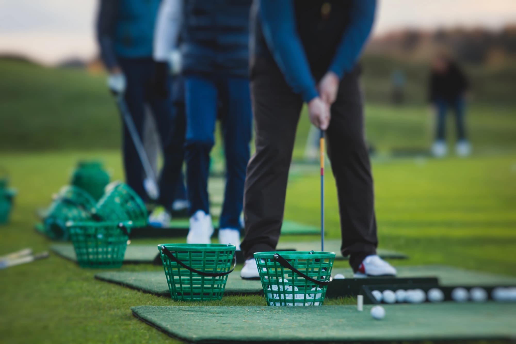 Joueurs au driving range du Golf de Rigenée